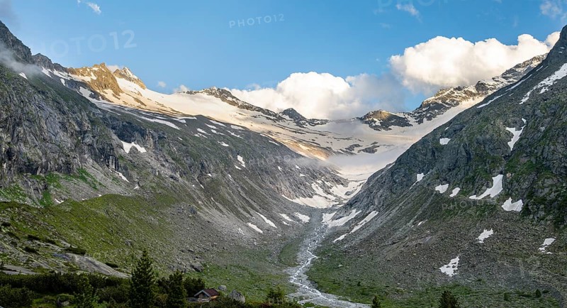 High valley with mountain stream Hornkeesbach, behind Hornspitzen and glacier Hornkees, Berliner Hütte, Berliner Höhenweg, Zillertal Alps, Tyrol, Austria, Europe