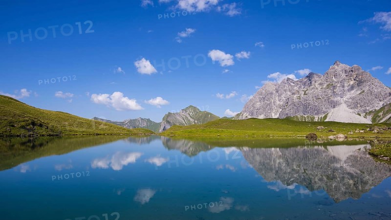 Eissee, Oytal, behind it Großer Wilder, 2379m, Hochvogel- and Rosszahngruppe, Allgaeuer Alpen, Allgaeu, Bavaria, Germany, Europe