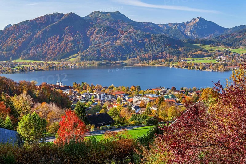 Panorama of village and lake in autumn, Tegernsee, Tegernsee, Tegernsee valley, Mangfall mountains, Bavarian Alps, Upper Bavaria, Bavaria, Germany, Europe