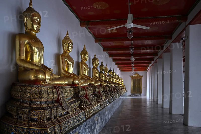 Gilded Buddha statues in Wat Pho, Temple of the Reclining Buddha, Bangkok, Thailand, Asia