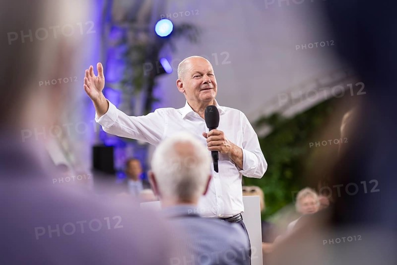 Olaf Scholz (Chancellor of the Federal Republic of Germany, SPD) surrounded by guests at the Chancellor's meeting at ufaFabrik in Berlin on 4 September 2024