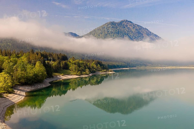 Early morning at the Sylvenstein reservoir, Reservoir in the Isarwinkel, municipality of Lenggries, built between 1954 and 1959 for flood protection in the Isar valley