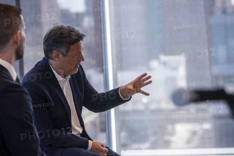 Trip by Robert Habeck, Federal Minister for Economic Affairs and Climate Protection, to the USA from 06-10 March 2024 Exchange with students from Columbia Business School in New York 08 March 2024
