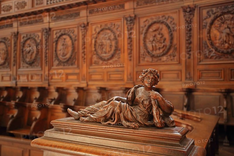 Wooden figure and reliefs on the choir stalls of the Gothic church of Ste-Marie-Madelein, interior view, wood carving, arts and crafts, decoration, detail, Saint-Maximin-la-Sainte-Baume, St, Ste, Var, Provence, France, Europe