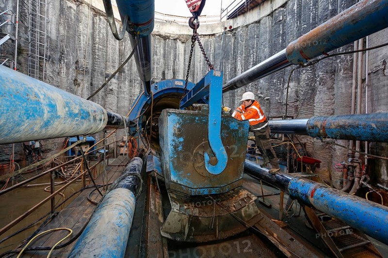 Emscher conversion theme photo, the Emscher system will be wastewater-free in 2021 - new construction of a sewer on the Boye, the second largest tributary of the Emscher, the excavated soil is lifted out of the shaft in a lorry during tunnelling, the Boye is renaturalised and transformed into a near-natural body of water, was previously an open, above-ground wastewater channel, mixed water channel with surface water and wastewater, the ecological conversion of the Emscher system consists of the construction of a central wastewater treatment system in the Ruhr area, the construction of sewers and the renaturalisation of the Emscher and its tributaries, archive photo from 13.11.2014, Bottrop, Ruhr area, North Rhine-Westphalia, Germany, Europe