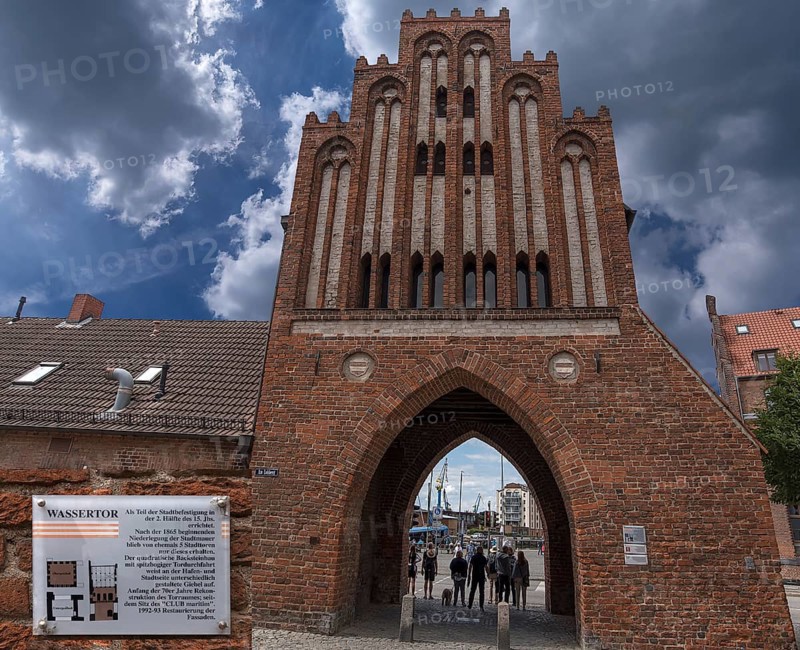 Historic water gate in brick Gothic style built in 1450, Am Hafen 1, Wismar, Mecklenburg-Vorpommern, Germany, Europe