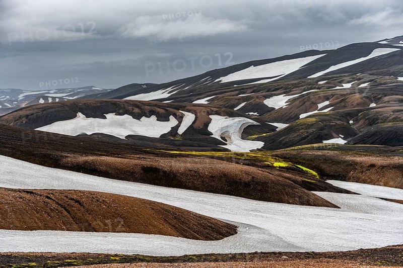 Volcanic landscape with hills and snow, Laugavegur trekking trail, Landmannalaugar, Fjallabak Nature Reserve, Icelandic Highlands, Suðurland, Iceland, Europe
