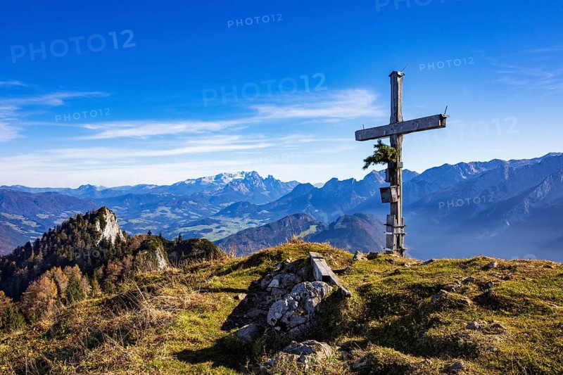 Old summit cross on the Schwarzer Berg with a view of the Gschirrwand Lammertal and Dachstein massif, Golling, Osterhorngruppe, Salzburg province, Austria, Europe
