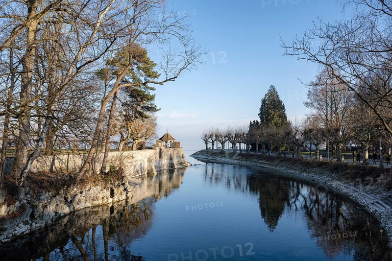 The island canal on the shore of Lake Constance and the Constance funnel, Dominican Island on the left, the city garden on the right, district of Constance, Baden-Württemberg, Germany, Europe