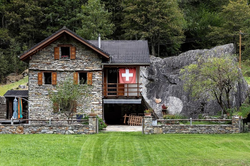 Typical Ticino stone houses in the village of Sonogno, Verzasca Valley, Valle Verzasca, Canton Ticino, Switzerland, Europe