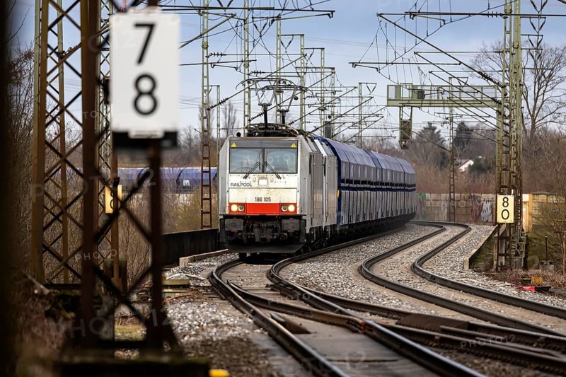 Goods train travelling on the winding Schuster Railway, overhead lines and infrastructure. Stuttgart, Baden-Württemberg, Germany, Europe