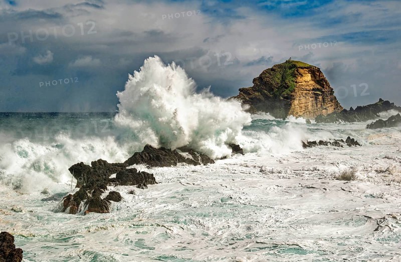 High waves on the rocks of Porto Moniz, Atlantic surf, storm, Porto Moniz, Madeira, Portugal, Europe