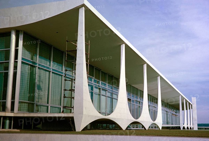 Building of the presidential palace, Palacio da Alvorada, built in 1958 by architect Oscar Niemeyer, Brasilia, Federal District, Brazil, 1962, South America