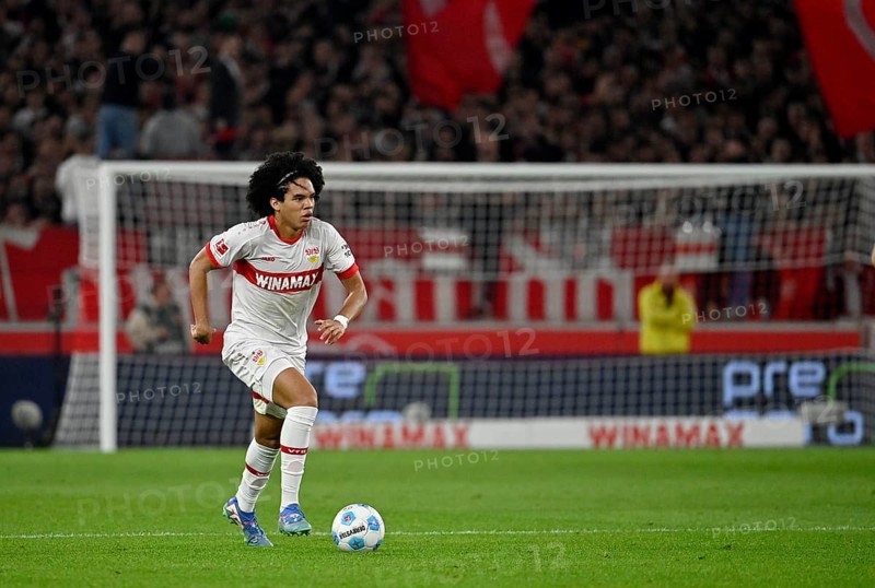 Anrie Chase VfB Stuttgart (45) Action on the ball MHPArena, MHP Arena Stuttgart, Baden-Württemberg, Germany, Europe