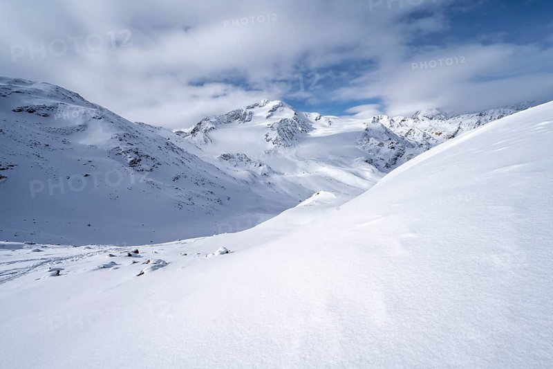 Snow-covered mountain landscape, mountain peak Monte Cevedale and glacier Zufallferner, Ortler Alps, Vinschgau Valley, Italy, Europe
