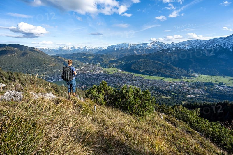 View of Garmisch-Partenkirchen and mountain panorama, mountaineer on hiking trail to Kramerspitz, in autumn, Ammergau Alps, in autumn, Bavarian Prealps, Bavaria, Germany, Europe