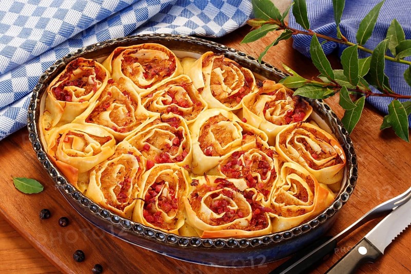 Swabian cuisine, Swabian doughnuts in a casserole dish, Swabian pasta sack, stuffed pasta pancakes with sauerkraut and smoked meat, savoury, salty, main course, raw pasta pancakes, grandmother's cooking, regional, home cooking, typical Swabian, traditional cuisine, food photography, studio, Germany, Europe