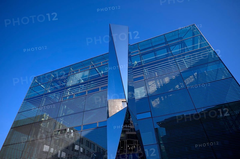 Sculpture made of glass and polylite by Carsten Nicola, new art museum on Schlossplatz, glass cube, cube, Stuttgart, Baden-Württemberg, Germany, Europe