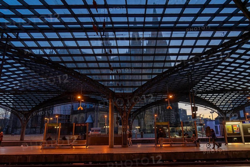 3-day strike by the railway union GDL, only very few local and long-distance trains run, empty Cologne Central Station, which is otherwise full of travellers and trains at rush hour, Cologne, North Rhine-Westphalia, Germany, Europe