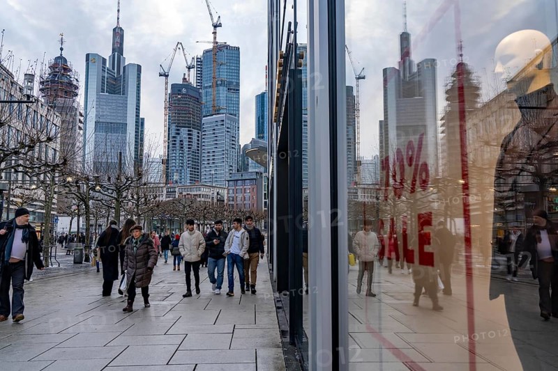 Zeil shopping street, pedestrian zone, winter weather, city centre skyline, sale, banking district, people shopping, Frankfurt am Main, Hesse, Germany, Europe