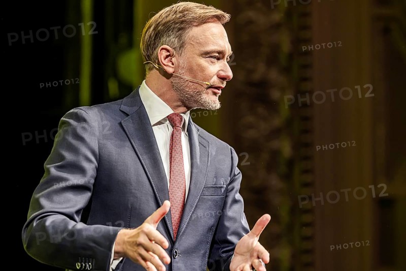 Traditional Epiphany 2025 meeting of the FDP party. The party event is also the start of the election campaign for the 2025 federal elections. Christian Lindner, portrait, MP, Federal Chairman of the FDP, in front of the large poster with the inscription Alles lässt sich ändern. Stuttgart Opera House. Baden-Württemberg, Germany, Europe
