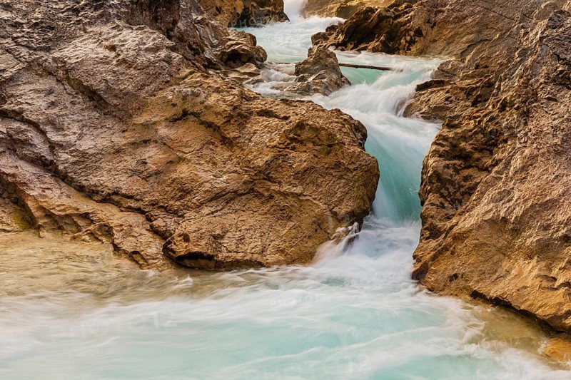 The Riss creek flowing through an autumnal landscape in the Eng valley