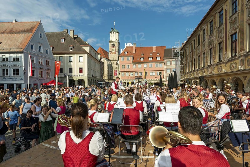 Music band on the market square, Fishermen's Day in Memmingen, Unterallgäu, Allgäu, Bavaria, Germany, Europe