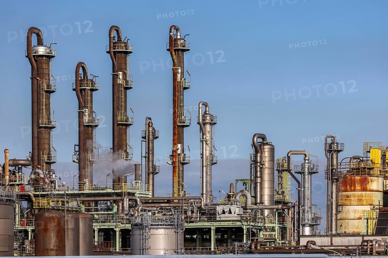 Oberhausen, North Rhine-Westphalia, Germany, industrial plant in the chemical park, OQ Chemicals plant Ruhrchemie. OQ Chemicals (formerly OXEA) is a global manufacturer of oxo intermediates and oxo derivatives such as alcohols, polyols, carboxylic acids, speciality esters and amines. Site partners at the Oberhausen plant are the companies Air Liquide, Clariant, JM Johnson Matthey, Versalis, Celanes and Topas, Europe