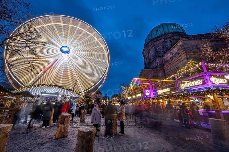 Ferris wheel at the winter village, Christmas market at dusk, St Elisabeth's Church on the right, Jakobsplatz, Nuremberg, Middle Franconia, Bavaria, Germany, Europe
