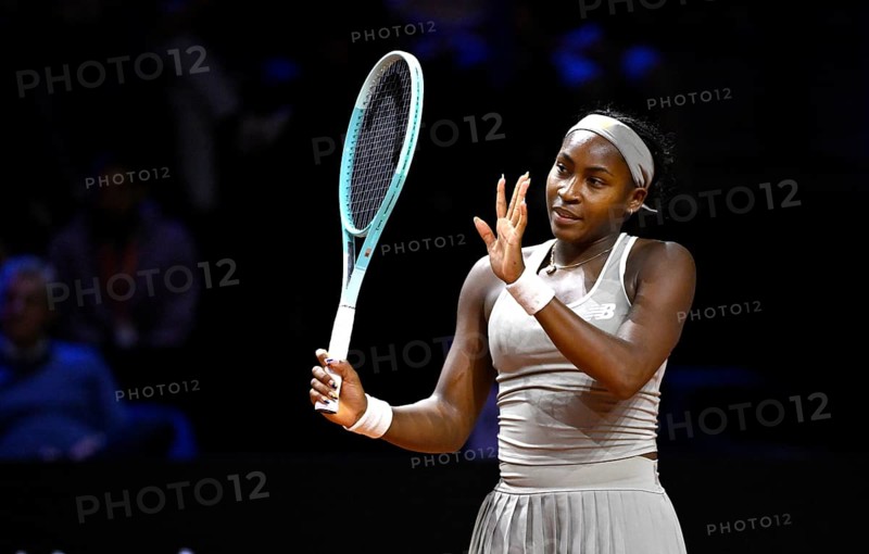 Coco Gauff USA gestures apologises for net roll, Tennis Ladies Porsche Cup, Grand Prix, GP, Stuttgart 2025, Porsche-Arena, Stuttgart, Baden-Württemberg, Germany, Europe