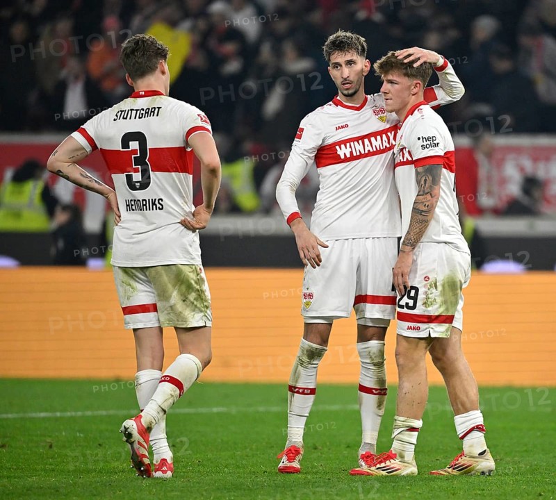 Disappointment for Finn Jeltsch VfB Stuttgart (29) Atakan Karazor VfB Stuttgart (16) Ramon Hendriks VfB Stuttgart (03) MHPArena, MHP Arena Stuttgart, Baden-Württemberg, Germany, Europe