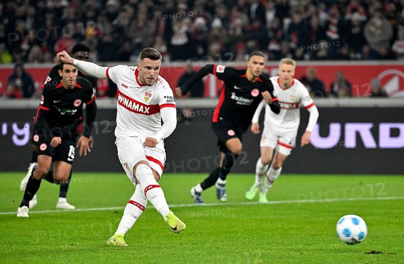 Penalty, Penalty kick, Goal kick Action Goal chance Ermedin Demirovic VfB Stuttgart (09) MHPArena, MHP Arena Stuttgart, Baden-Württemberg, Germany, Europe