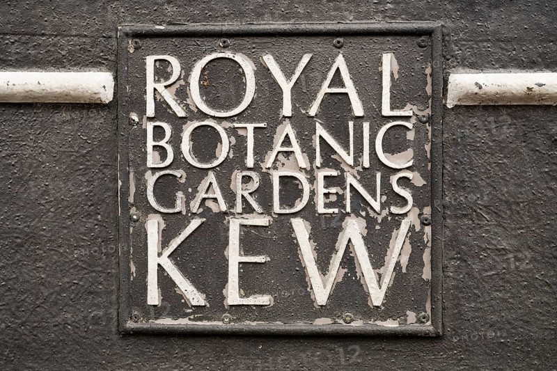 Signpost Royal Botanic Gardens (Kew Gardens), UNESCO World Heritage Site, Kew, Greater London, England, United Kingdom, Europe