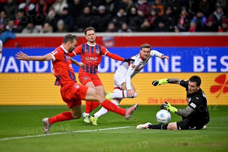 Tor tor by Maximilian Mittelstädt VfB Stuttgart (07) against goalkeeper Kevin Müller 1. FC Heidenheim 1846 FCH (01) Leo Scienza 1. FC Heidenheim 1846 FCH (08) Benedikt Gimber 1. FC Heidenheim 1846 FCH (05) Voith-Arena, Heidenheim, Baden-Württemberg, Germany, Europe