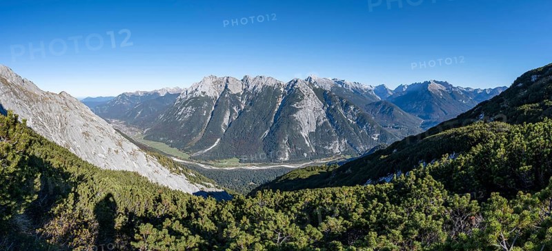 Panorama, autumnal mountain landscape, ascent to the Große Arnspitze, view of mountain peaks of the Karwendel, near Scharnitz, Bavaria, Germany, Europe