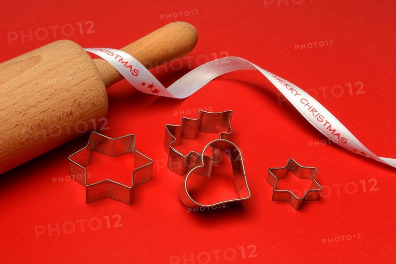 Rolling pin and cookie cutters, Christmas