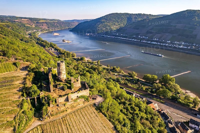 Ruins of Fürstenberg Castle and the Rhine at Rheindiebach, World Heritage Site Upper Middle Rhine Valley, Rhineland-Palatinate, Germany, Europe
