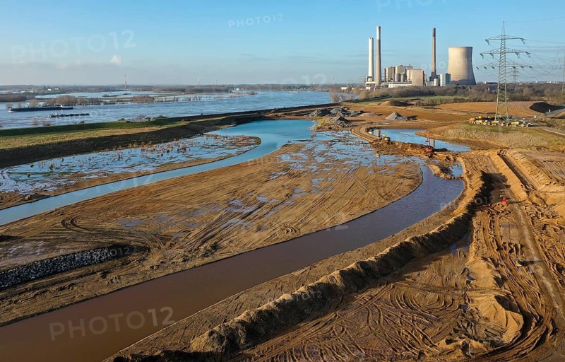 Dinslaken, North Rhine-Westphalia, Germany, New Emscher estuary into the Rhine. Construction site of the new Emscher estuary in front of the decommissioned STEAG coal-fired power station in Voerde. The mouth of the Emscher into the Rhine is being moved almost 500 metres north from Dinslaken to Voerde. Fish will then be able to swim barrier-free up the new Emscher from the Rhine through a newly created floodplain area. Following the construction of a parallel sewer, the Emscher has been completely free of sewage since January 2022. The river was previously an open, above-ground combined sewer with rainwater and wastewater, Europe