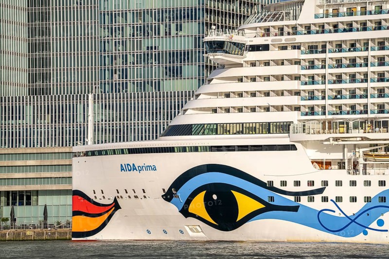 Rotterdam, skyline at the Nieuwe Maas, skyscrapers at the Kop van Zuid district, cruise ship Aida Prima at the Cruise Terminal, Netherlands