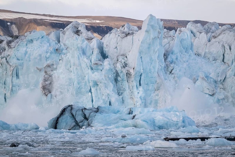 Calving glacier, calving, collapsing edge of Negribreen, Stjorfjord, Spitsbergen Island, Svalbard and Jan Mayen archipelago, Norway, Europe