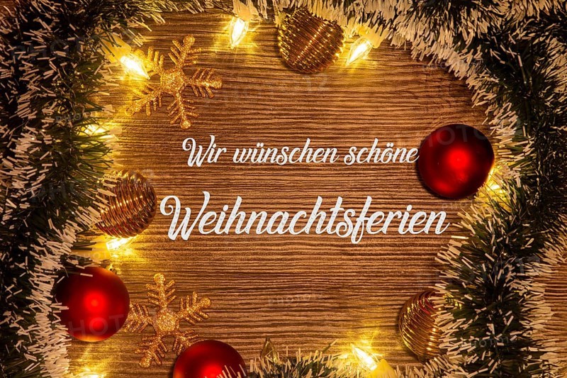 Christmas greetings: lettering WIR WÜNSCHEN SCHÖNE WEIHNACHTSFERIEN with Christmas decorations