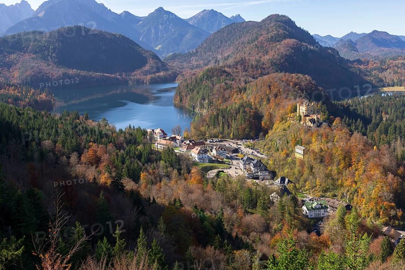 Idyllic valley with autumn-coloured forest, enchanting mountains and a tranquil lake, Schwansee, Hohenschwangau Castle, Schwangau, Ostallgäu, Allgäu, Swabia, Upper Bavaria, Bavaria, Germany, Europe