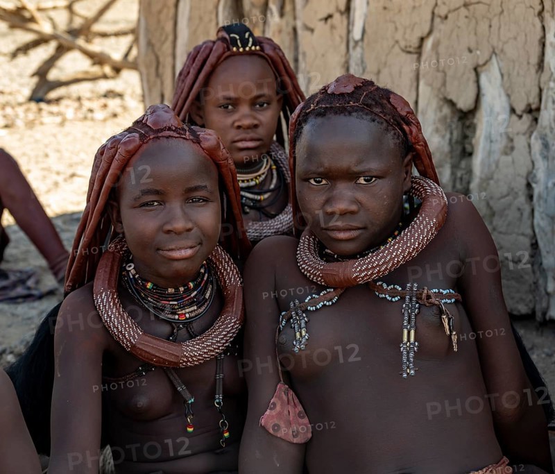 Young traditional Himba woman, near Opuwo, Kaokoveld, Kunene, Namibia, Africa