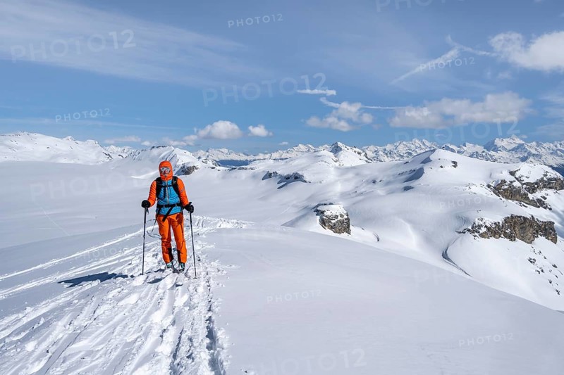 Ski tourer at Pointe de la Plaine Morte, Bernese Alps, Bernese Oberland, Switzerland, Europe