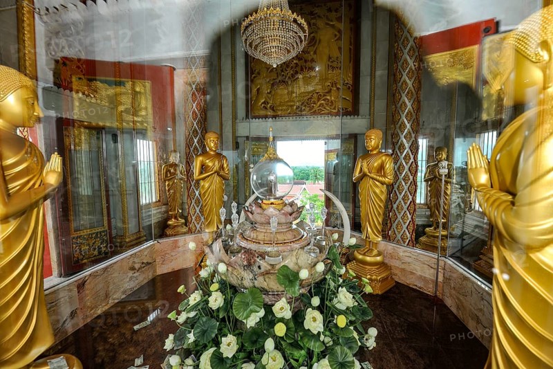 Reliquary with relics under glass in dome of tower in top of Chedi highest building in temple complex Buddhist monastery Wat Chalong Wat Chaitararam, Phuket, Thailand, Asia