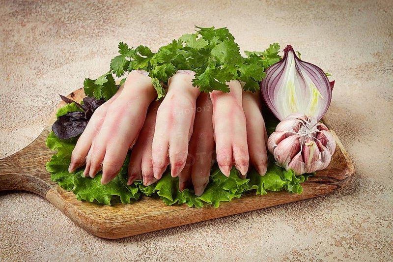 Raw, pig's feet, young piglet, piglet's hooves