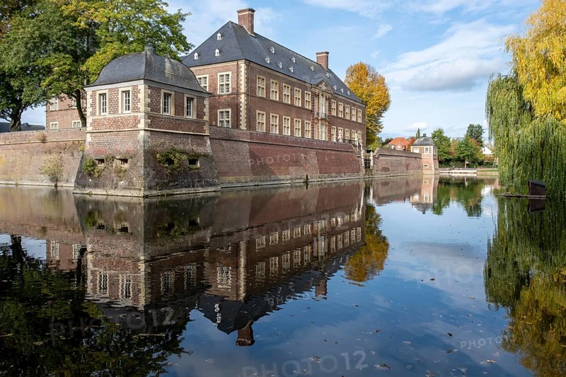 Ahaus Baroque and moated castle, today the seat of the Ahaus Technical Academy, Ahaus, Muensterland, North Rhine-Westphalia, Germany, Europe
