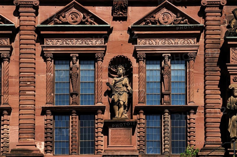 Heidelberg castle ruins, destroyed in 1693), detail of the Ottheinrich building, built in 1556, built in 1559 in the Dutch Renaissance style), sculpture Samson the Strong, castle courtyard, Heidelberg, Baden-Württemberg, Germany, Europe
