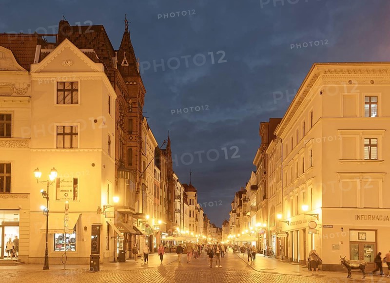 The medieval old town of Thorn illuminated in the evening. The historic city centre of Torun is a UNESCO World Heritage Site. Torun, Kujawsko-Pomorskie, Poland, Europe