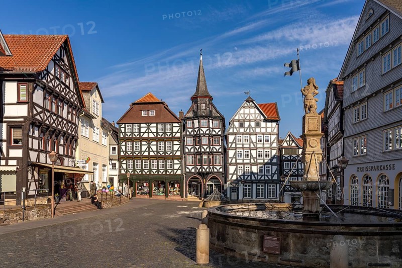 Half-timbered houses, St Michael's merchants' guild house and Rolandsbrunnen fountain on the market square in Fritzlar, Schwalm-Eder district, Hesse, Germany, Europe